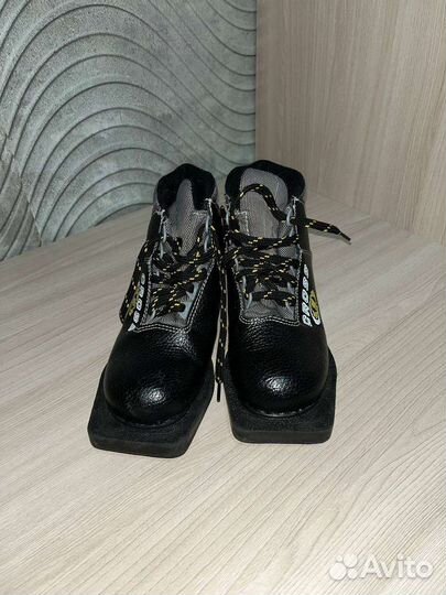 Ботинки лыжные 33 размер