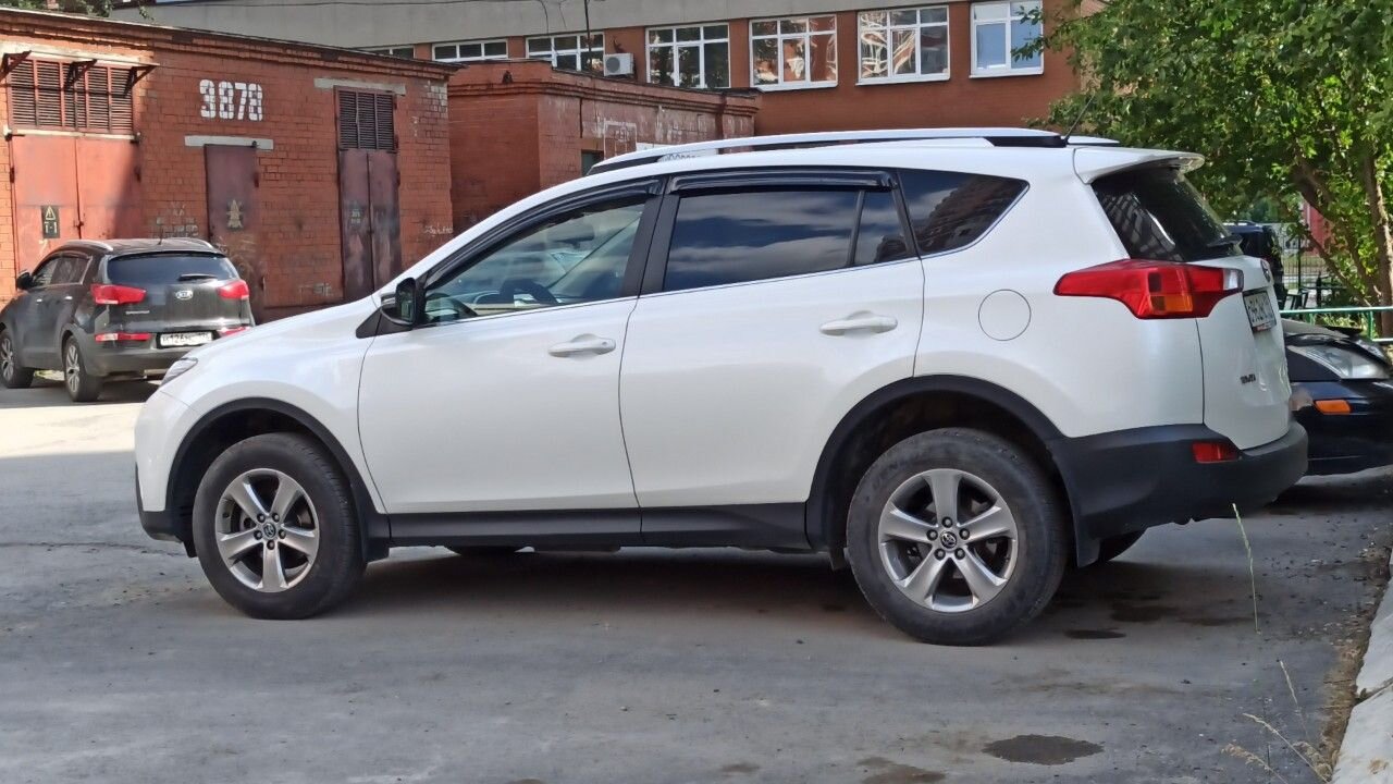 Toyota RAV4: фото владельца