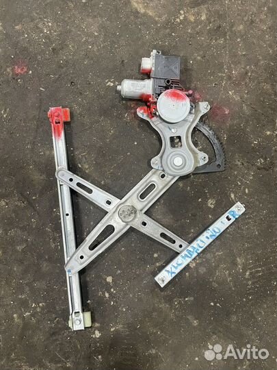 Hyundai i20 Стеклоподьемник передний правый