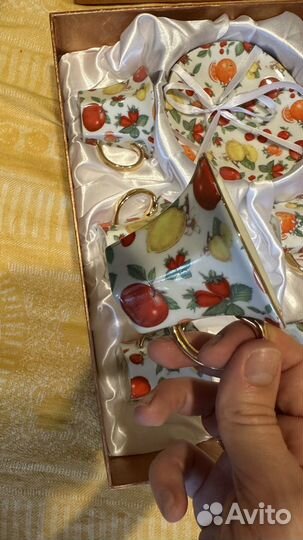 Сервиз чашек с блюдцами