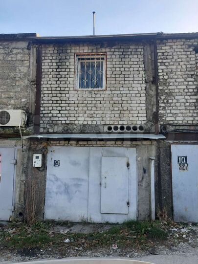 Гараж, > 30 м²