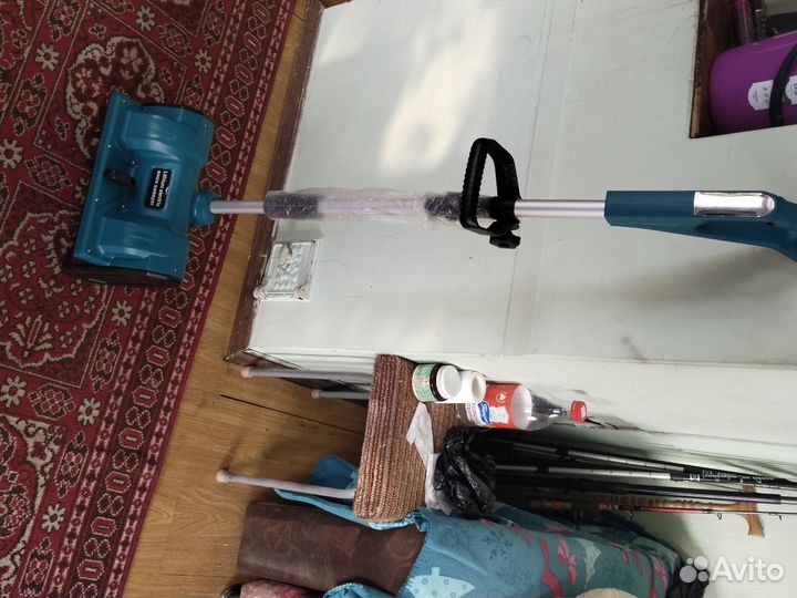 Снегоуборочная аккумуляторная лопата