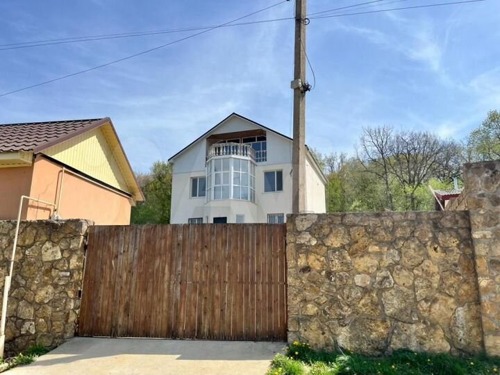 Дом 236 м² на участке 8 сот.