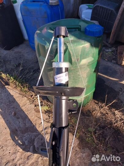 Стойки передние Шевроле Круз