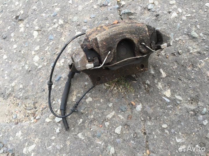 Суппорт передний левый Mercedes E-Class W211