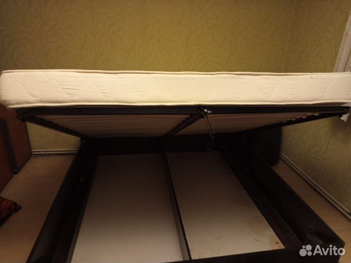 Кровать со спальным местом 160х200 с ящиком