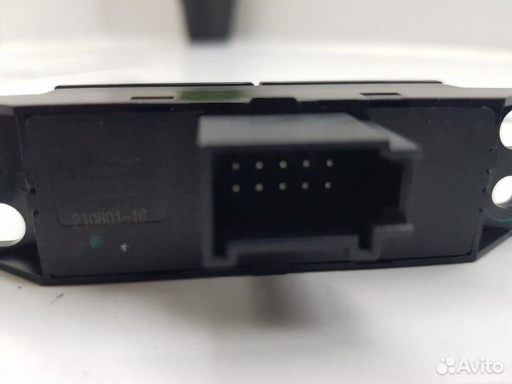 Кнопка обогрева сидений (Geely Coolray)