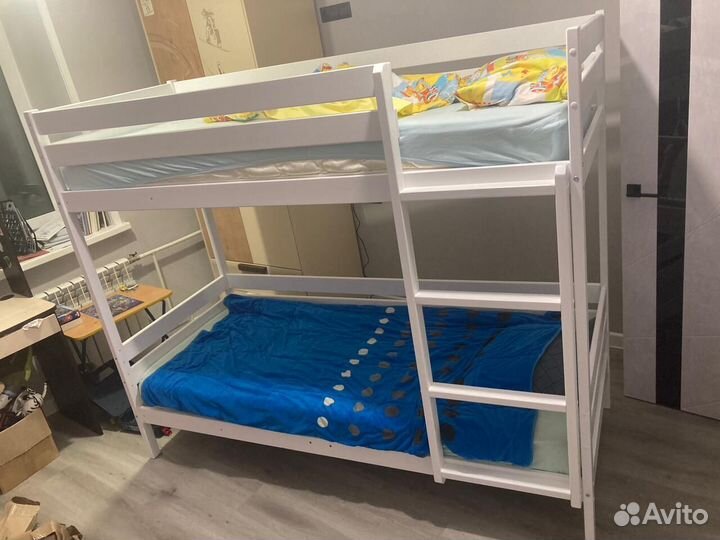 Двухъярусная детская кровать из массива