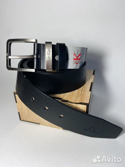 Мужской ремень в подарочной коробке