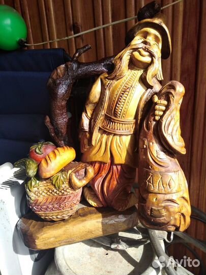 Статуэтка из дерева