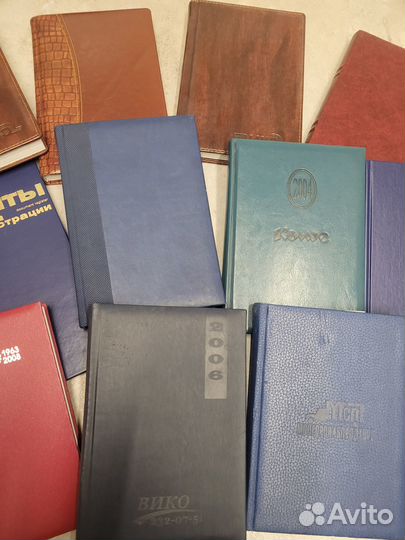 Новые ежедневники разные много