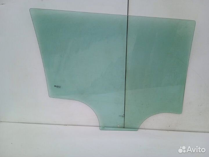 Стекло двери задней левой Skoda Yeti 5L 1.2 2011