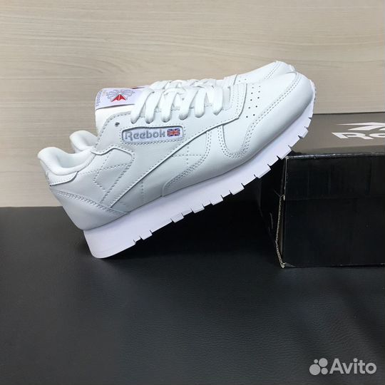 Кроссовки Reebok Classic белые женские
