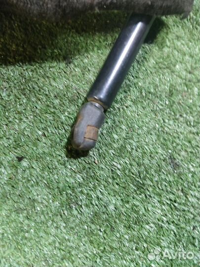 Амортизатор двери багажника Volkswagen Golf 4