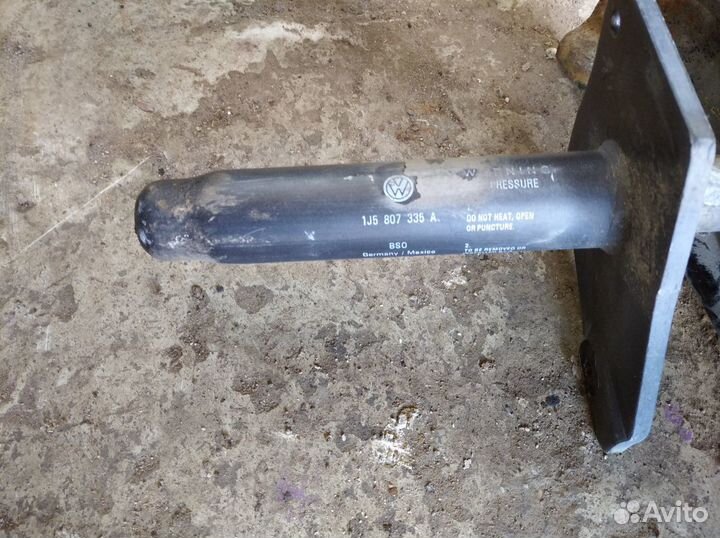 Усилитель заднего бампера Фольксваген Бора