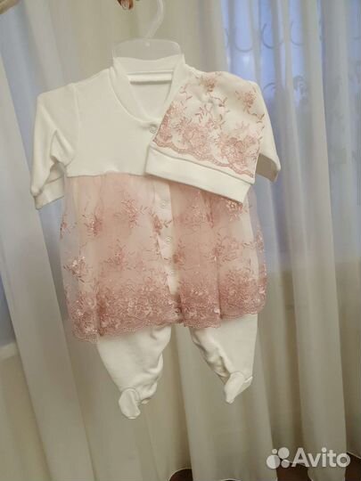 Комплект на выписку для девочки новый