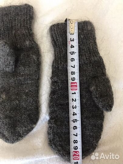 Манишка шерстяная, носки шерстяные, варежки шерстя