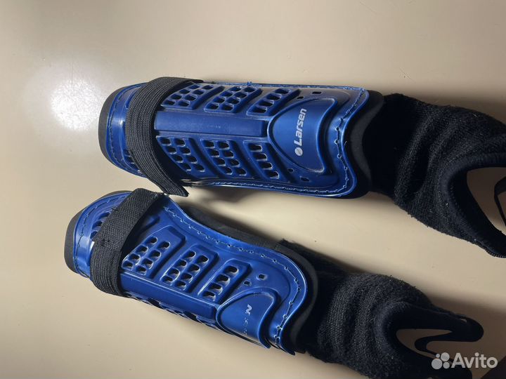 Щитки футбольные