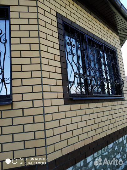 Решетка на окно - со створкой или без