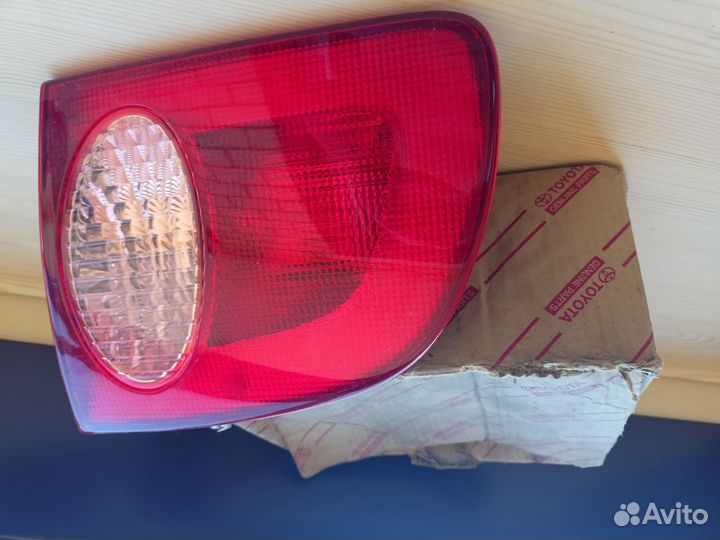 Фонарь правый задний внутр Corolla
