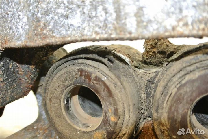 Суппорт передний правый Jeep Grand Cherokee WK2 2