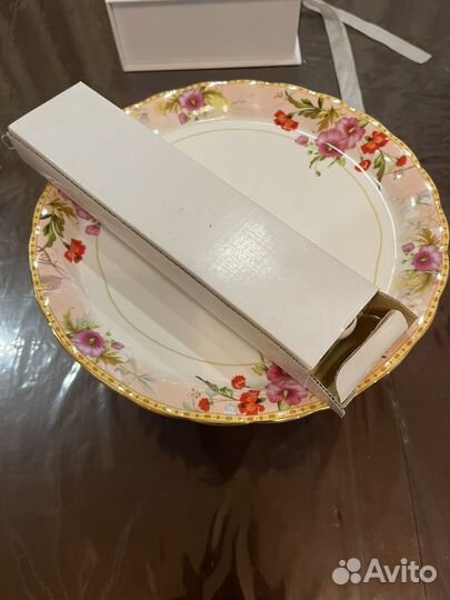 Тортница на ножке