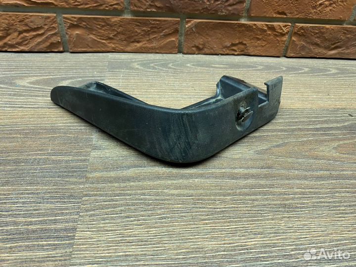 Брызговик передний левый Kia Rio 2017+