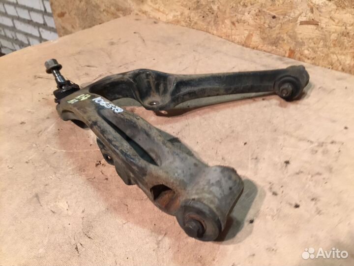 Передний нижний рычаг Hummer H2 06г