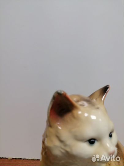 Фарфоровая статуэтка кота