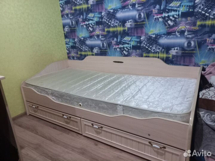 Кровать с матрасом бу