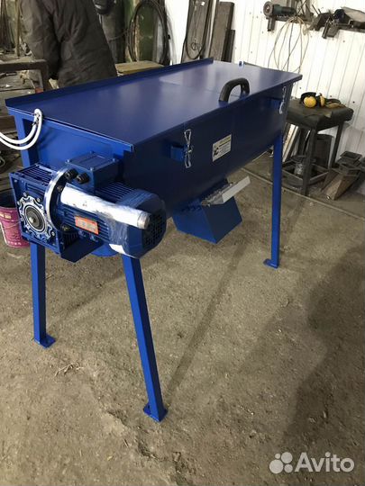 Смеситель кормов горизонтальный