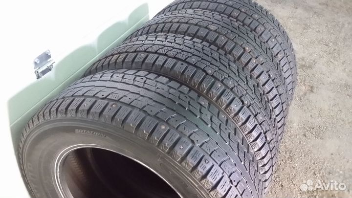 Dunlop SP Winter Ice 01 215/65 R16