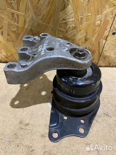 Подушка двигателя Volkswagen Polo cедан cfna 2012