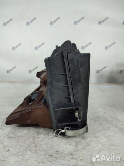 Корпус воздушного фильтра правый Lexus Ls460 USF40