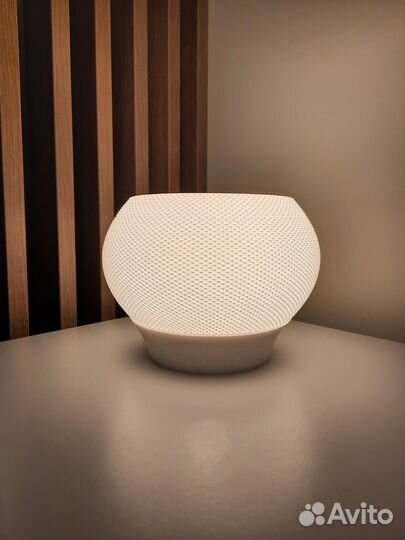 Настольная дизайнерская лампа 