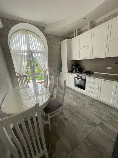 3-к. квартира, 90 м², 6/6 эт.