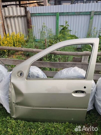 Дверь водительская renault logan1