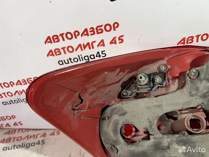 Фонарь задний правый Toyota Auris 150