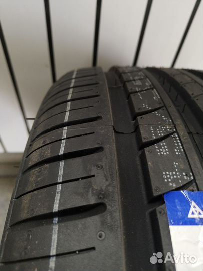 Triangle Sports TH201 245/35 R19 98Y