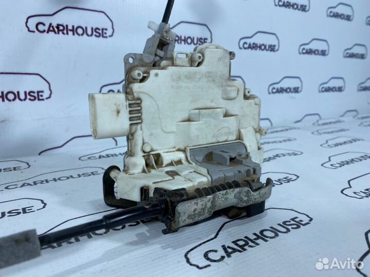 Замок двери задний левый Volkswagen Touareg NF