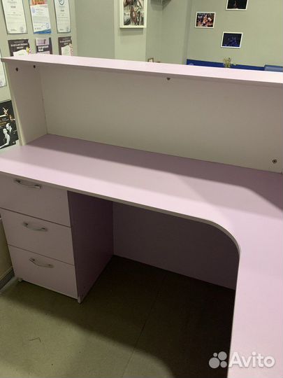 Стойка ресепшн