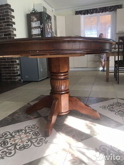 Стол из дерева Гивея