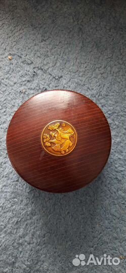 Деревянная шкатулка