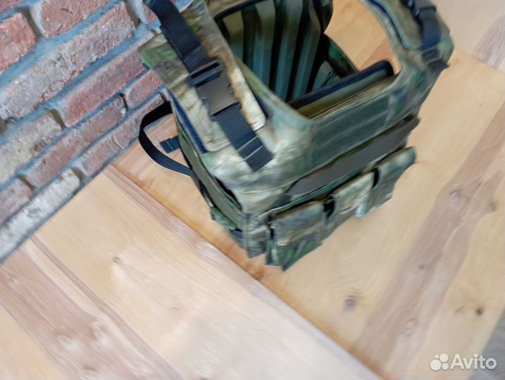 Бронежилет с пластинами