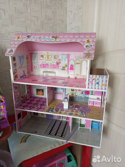 Большой кукольный домик