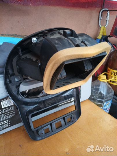 Центральная консоль торпеды Калина1