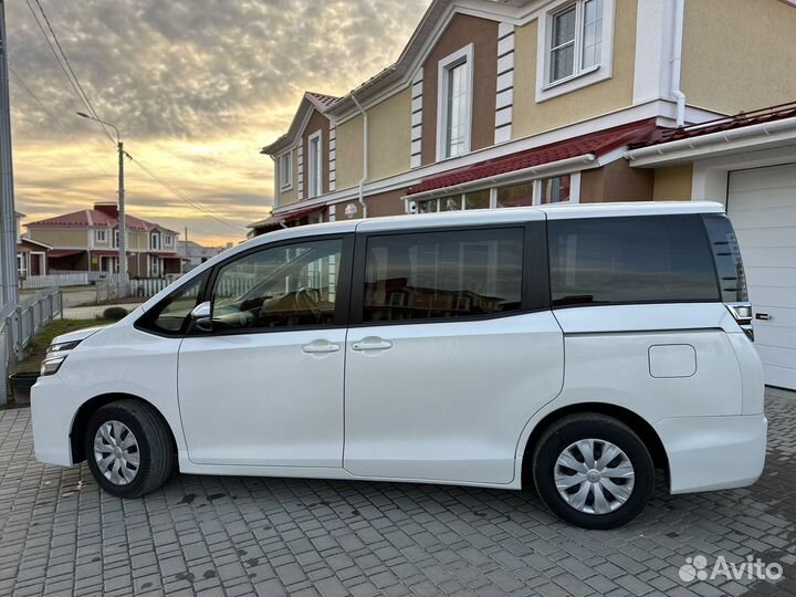 Toyota Voxy 2.0 CVT, 2019, 65 000 км