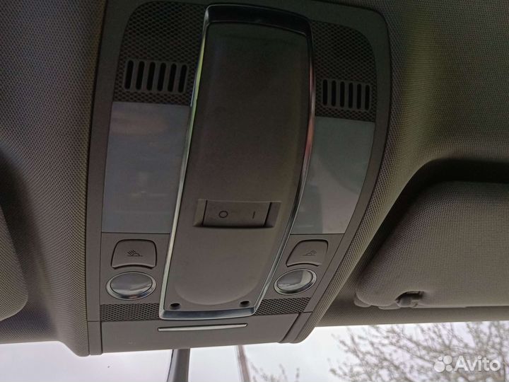 Плафон подсветки салона Audi Q7 внедорожник 4,2