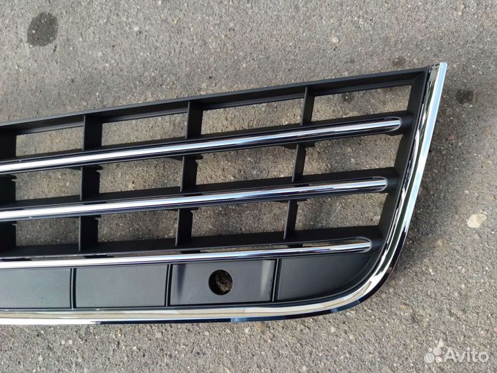 Решетка бампера Touareg 7P6853671