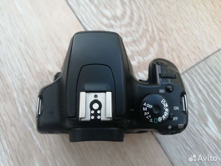 Зеркальный фотоаппарат Canon 1000d